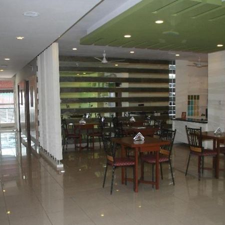 V2C Vintage Hotel Hyderabad Exterior foto