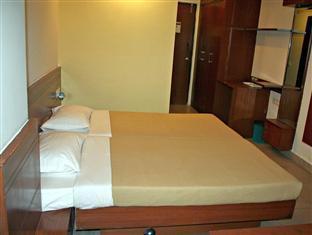 V2C Vintage Hotel Hyderabad Exterior foto